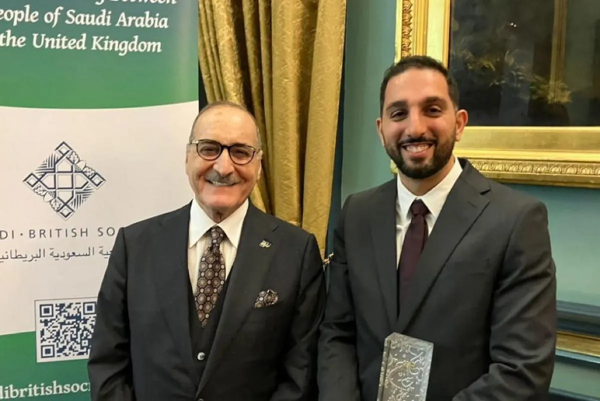 العوامي يحصد جائزتين رفيعتي المستوى في بريطانيا
