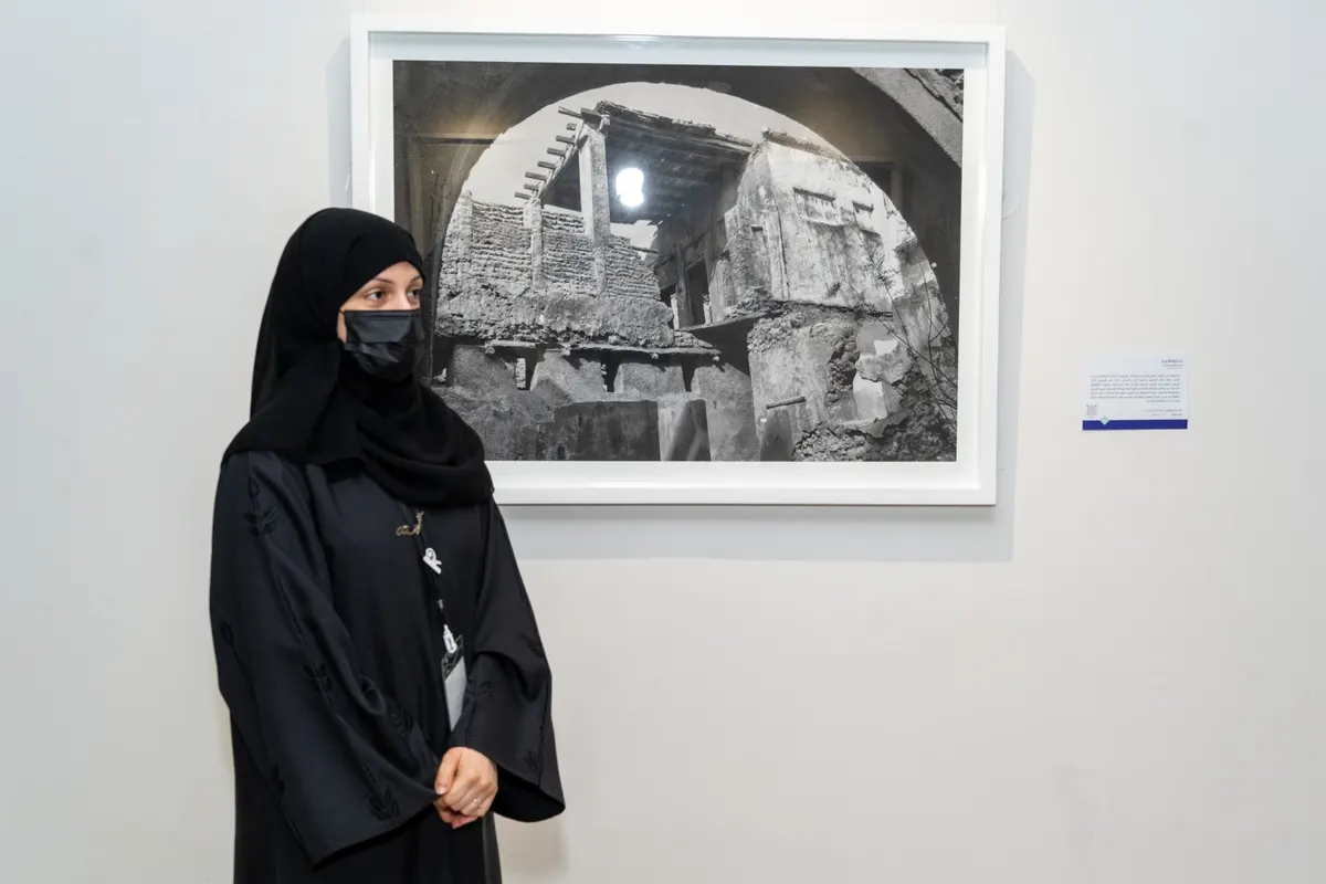 الفوتوغرافية الحايك توثّق الحياة القديمة في معرض ”أثر“