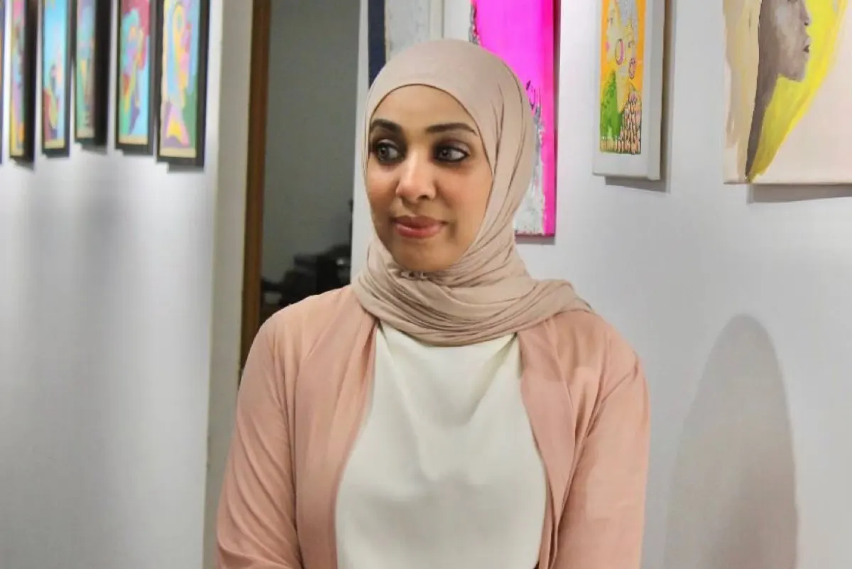 التشكيلية إيمان شاكر تُعرض 15 لوحة فنية في منتدى الثلاثاء الثقافي