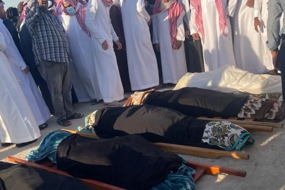 تشييع جثامين.. طالبات حادث ”حافلة“ الجبيل الصناعية