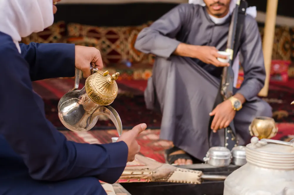 كرم الضيافة: موروث أصيل في قبائل السعودية