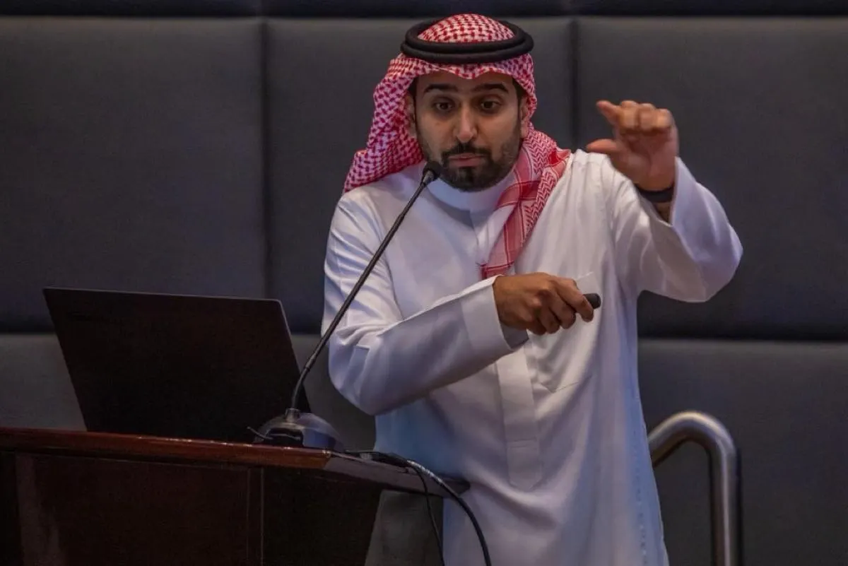 متخصص في طب العيون محذراً: قللوا من استخدام الأجهزة الذكية لأطفالكم