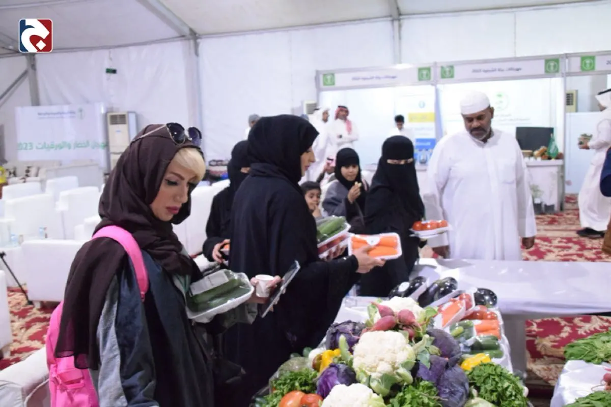 بالصور.. 35 ركنًا في مهرجان «الخضار والورقيات» بالقطيف