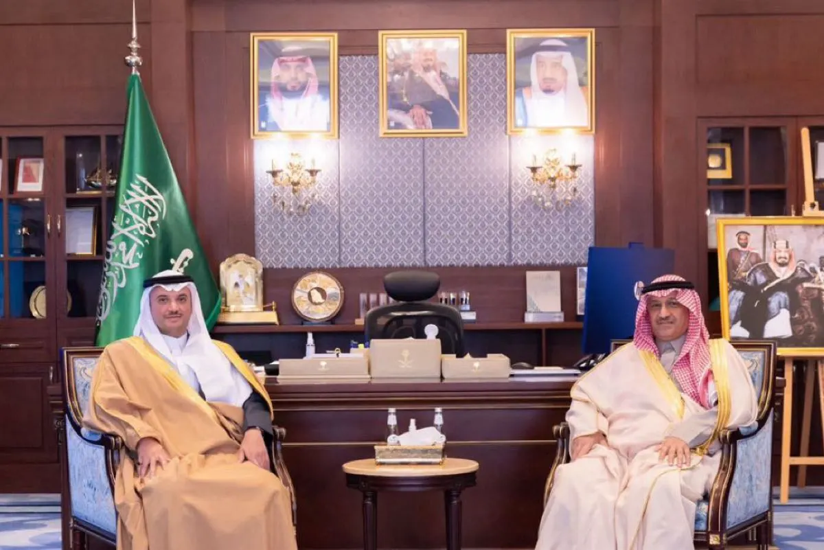 محافظ الأحساء يبحث تطوير العملية الدراسية مع وزير التعليم
