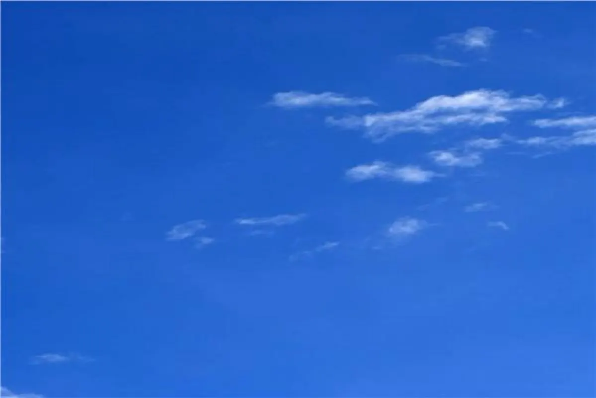 لماذا تبدو السماء أكثر زرقة في فصل الشتاء؟