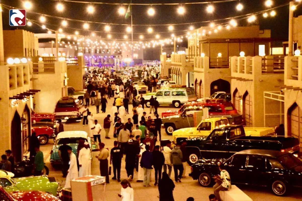 بالصور.. 15 الف زائر في انطلاق عرض الرامس للسيارات بوسط العوامية