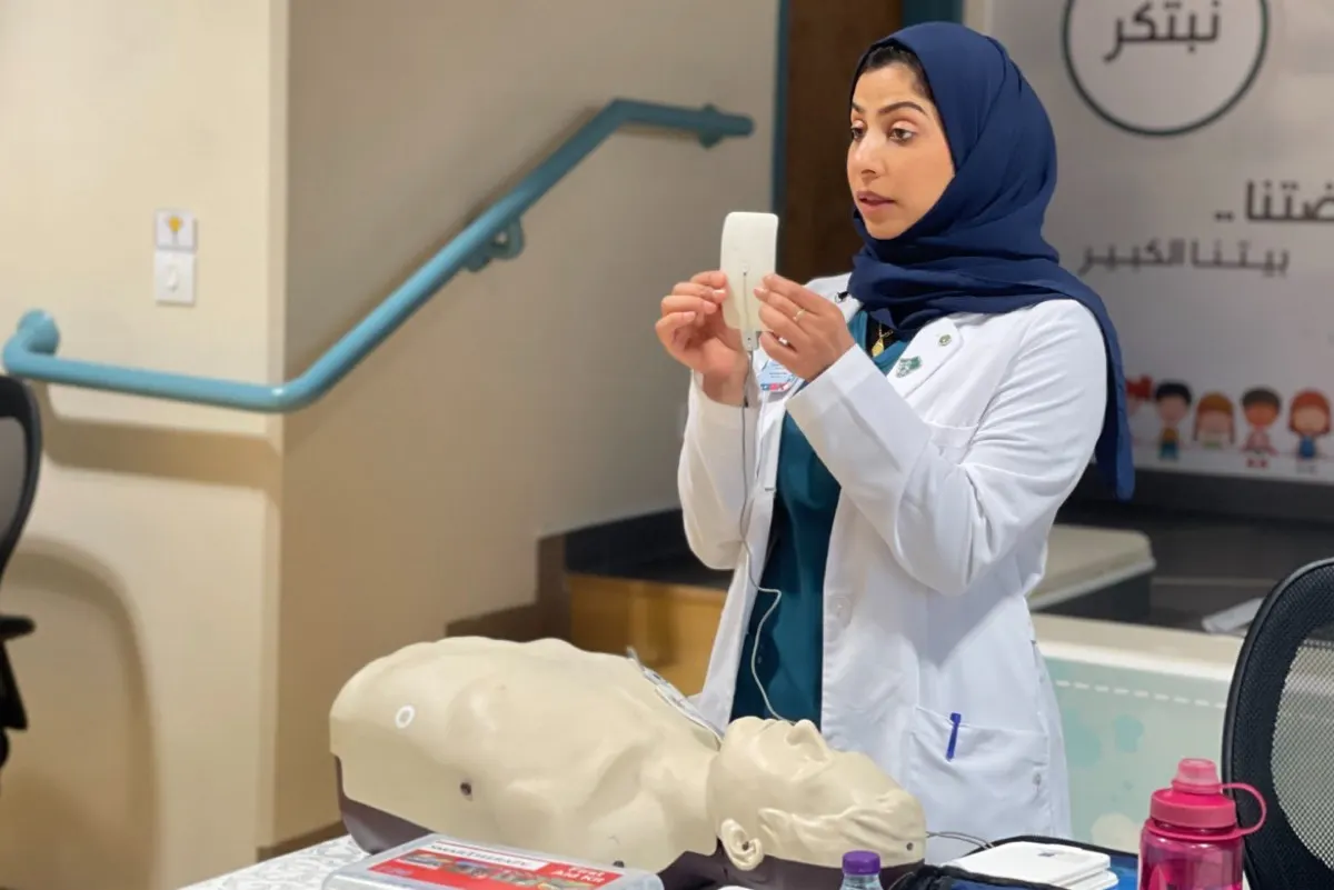 المدربة آل صفر تدرب 69 متدربة على الإسعافات الأولية في الجبيل