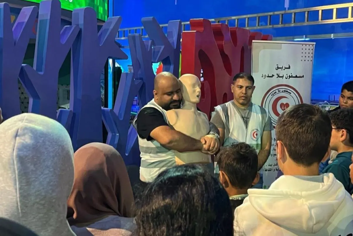 مسعفون بلا حدود يدرب 40 يتيماً بحرينياً على الإسعافات الأولية