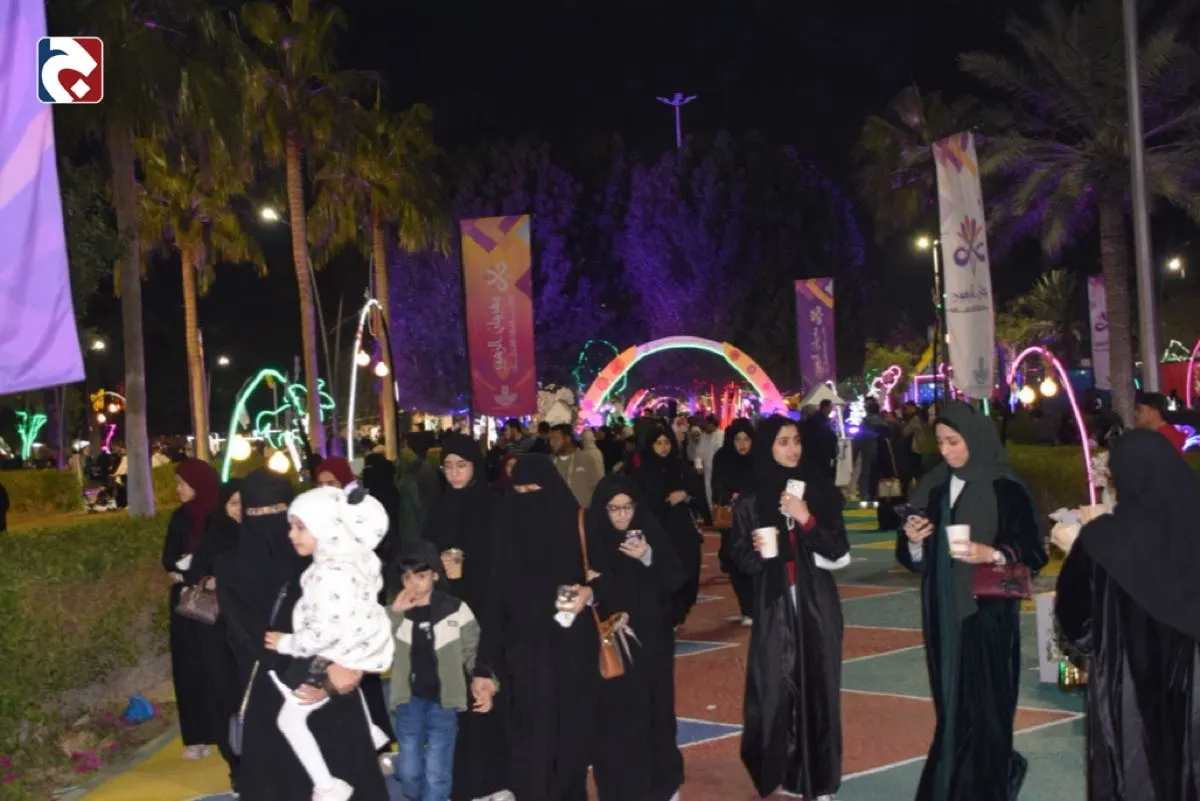 بالصور.. مهرجان الزهور.. لوحة فنية تزيّن منتزه سيهات
