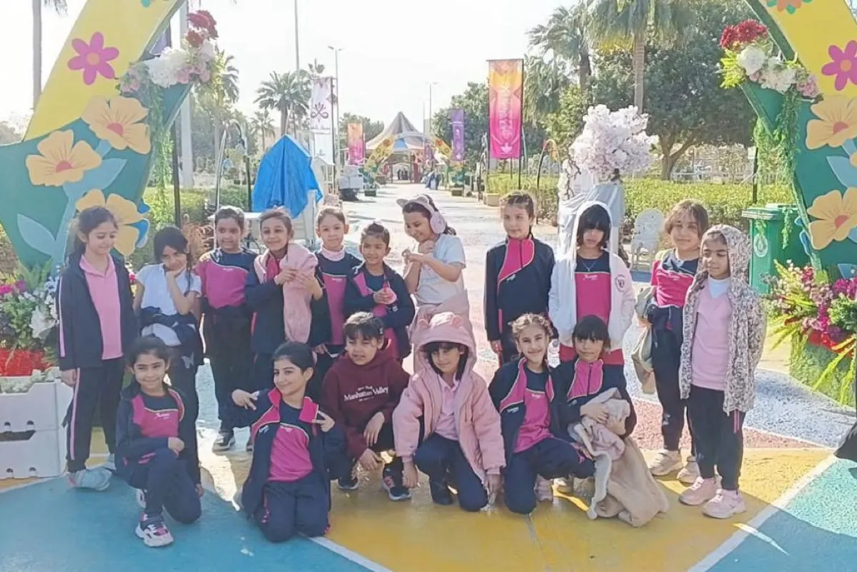 بالصور.. 4000 طالب وطالبة يزورون مهرجان الزهور في سيهات
