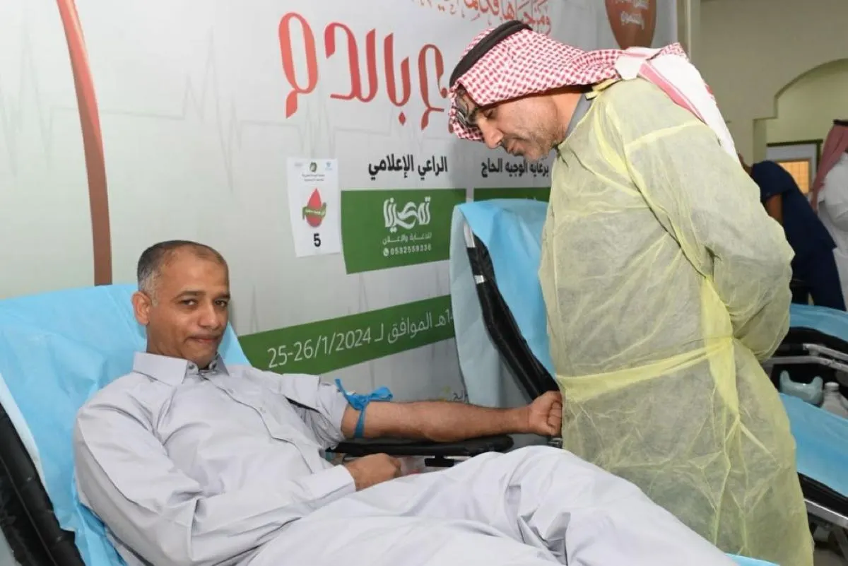 55 متبرعاً في اليوم الأول لحملة التبرع بالدم بقارة الأحساء