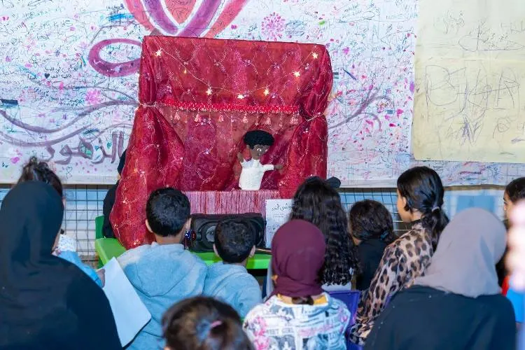 كاتبة: ”مسرح الدمى“ علاج للأطفال.. واستخدمته لتسويق كتابي