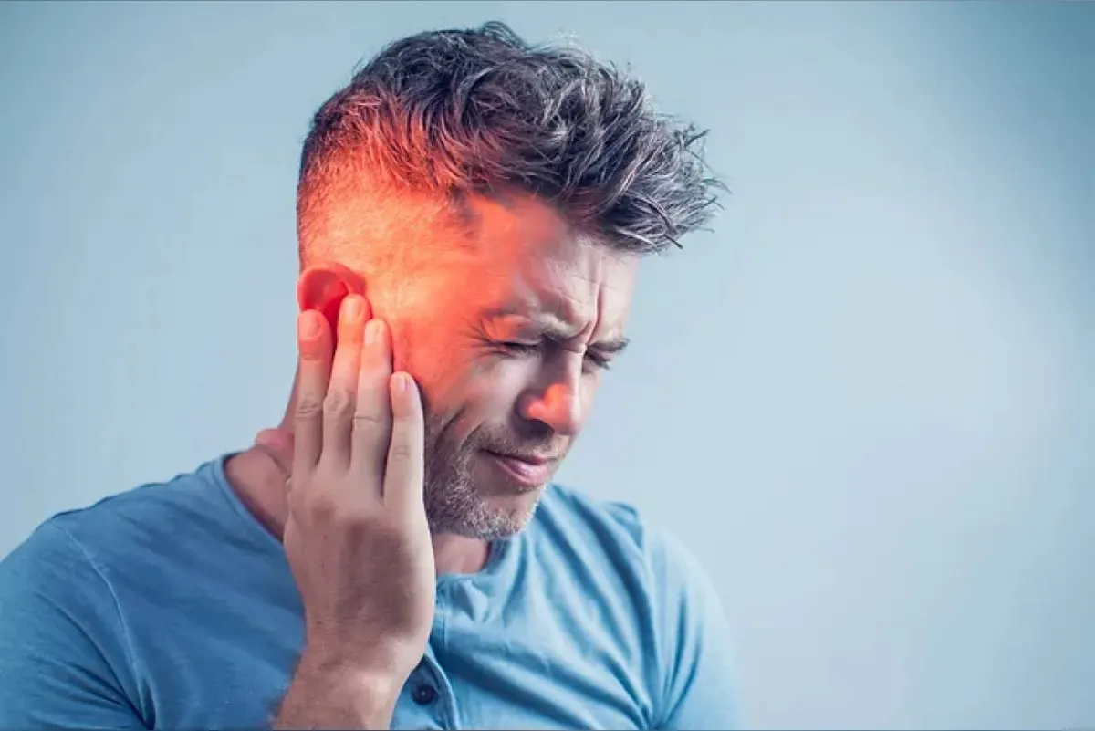 أصوات مرتفعة وأعواد قطنية خاطئة.. جرس إنذار يهدد سمعك!
