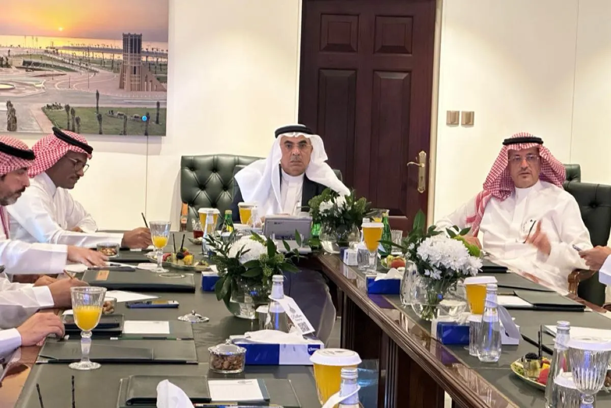 أمين الشرقية يبحث النقاط الحرجة وكفاءة شبكة الأمطار