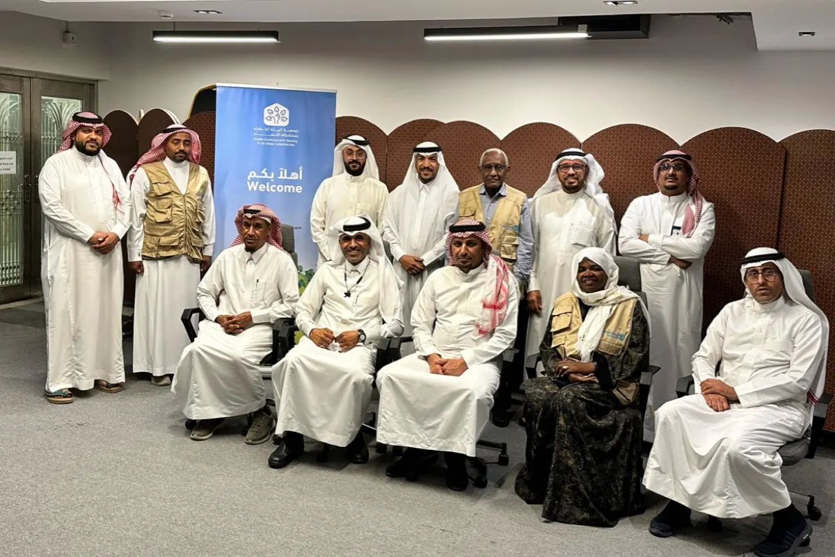 شراكة ثلاثية لمكافحة زحف الرمال باستخدام سعف النخيل في الأحساء