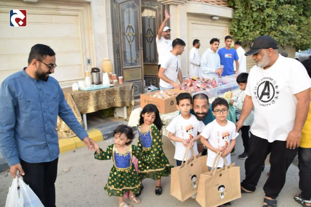 بالصور.. أطفال القطيف يشاركونَ فرحة النصفِ من شعبان عصرا