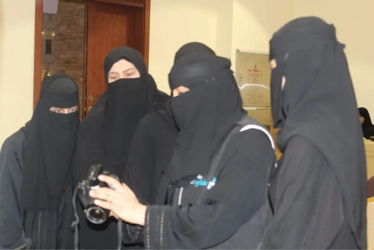 ”حرفيون 3“: ورشة ”التصوير الفوتوغرافي“ تصقل مواهب المشاركات في العوامية