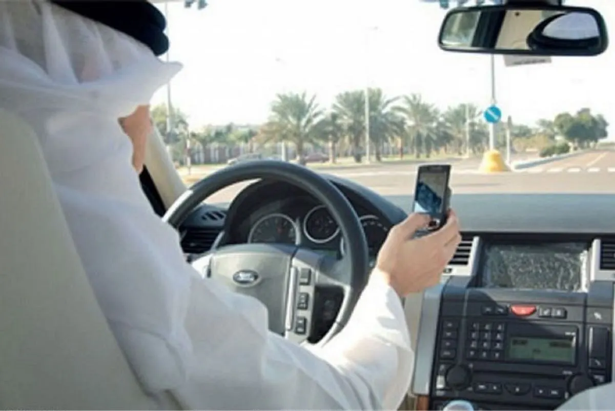 5 عادات خطيرة تفعلها بهاتفك في السيارة.. اكتشفها الآن