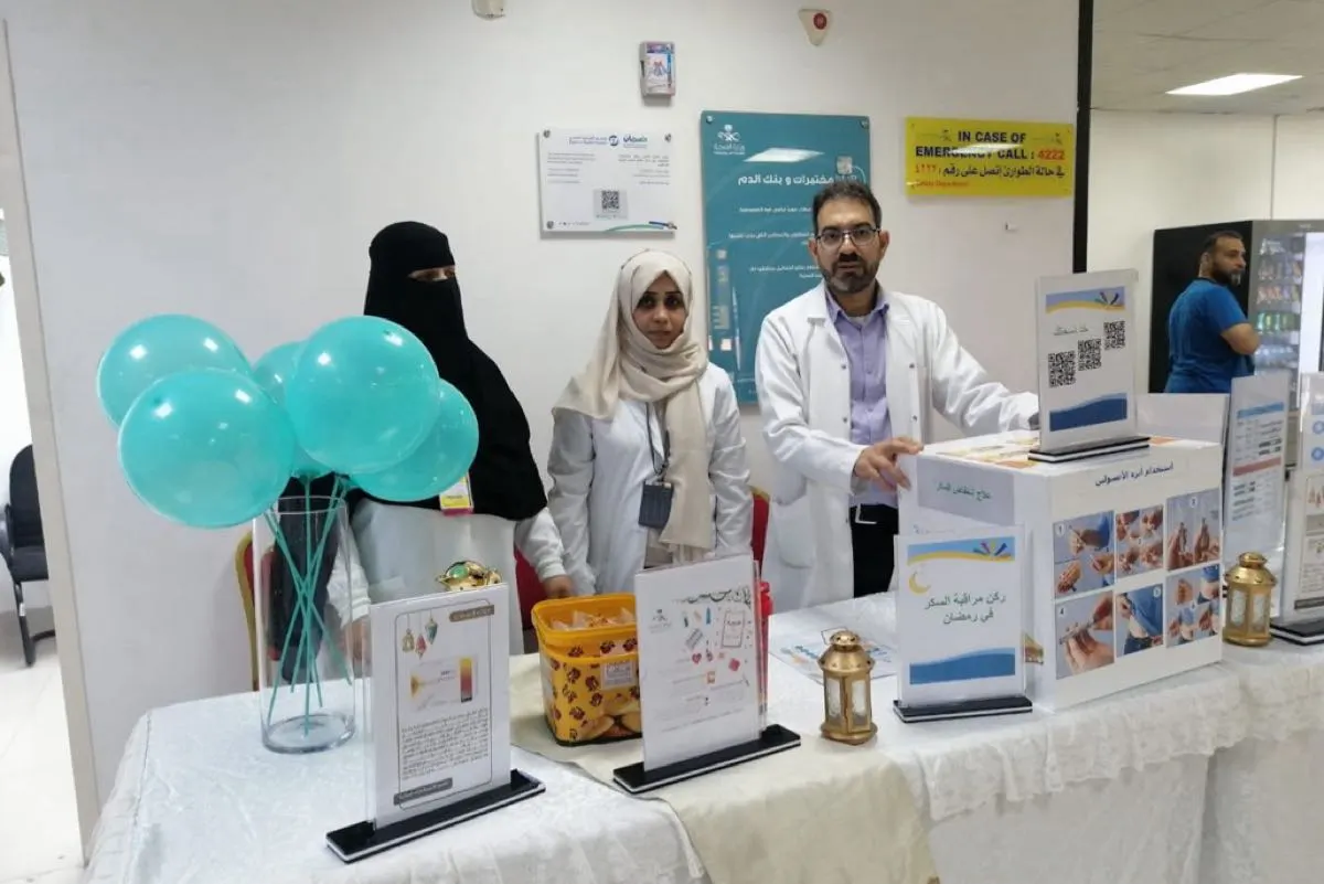 «دوائك وقت صيامك» في عيادات «القطيف المركزي» الخارجية