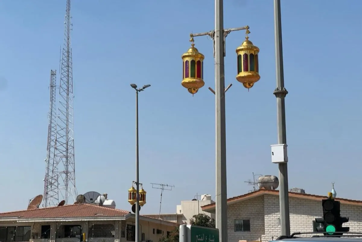 500 فانوس تزين شوارع القطيف استعدادًا لرمضان