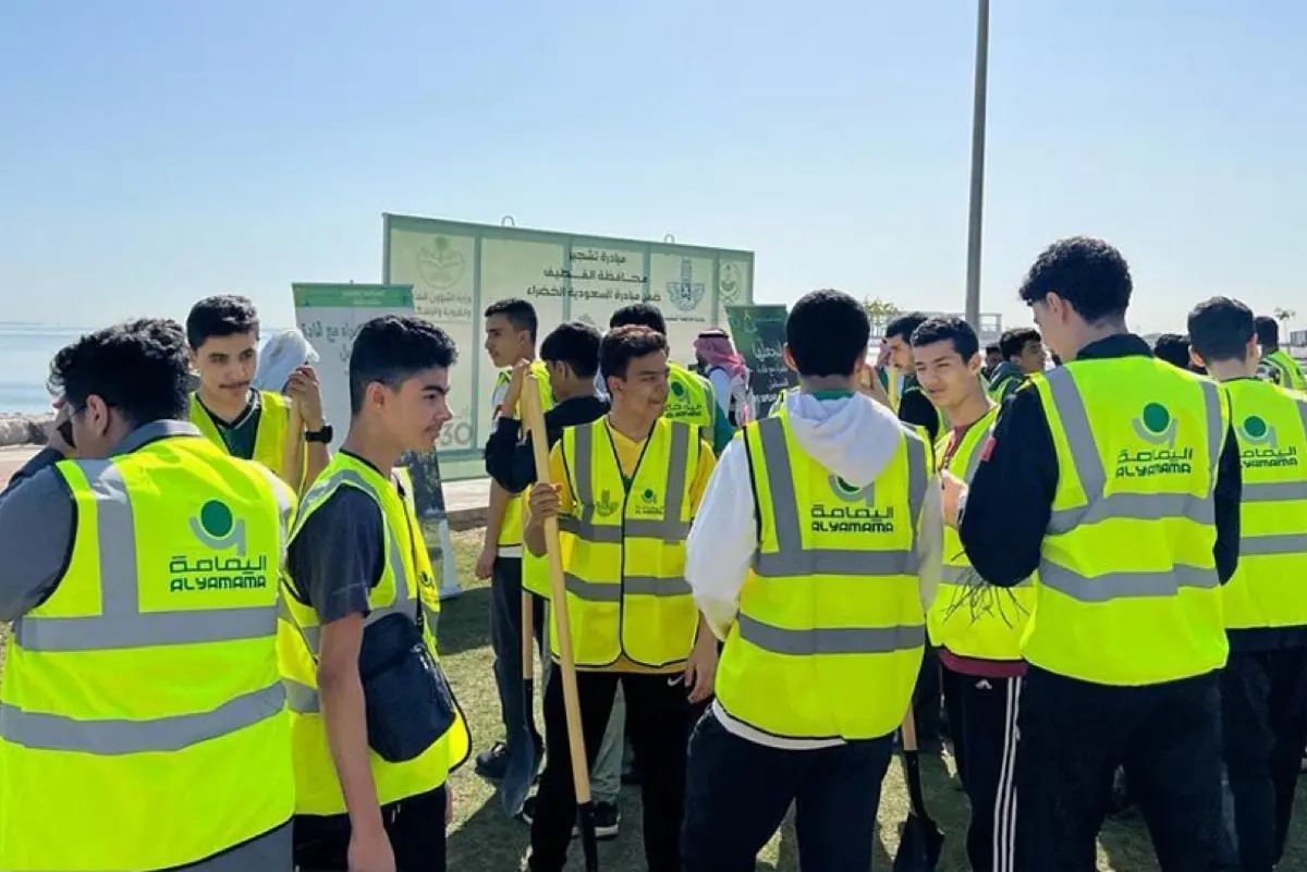 377 متطوعًا يزرعون 750 شجرة في كورنيش المجيدية
