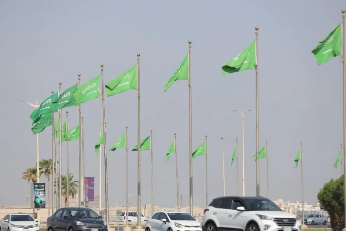 الدمام تتزين ب 2500 علم احتفاءً ب «يوم العلم السعودي»