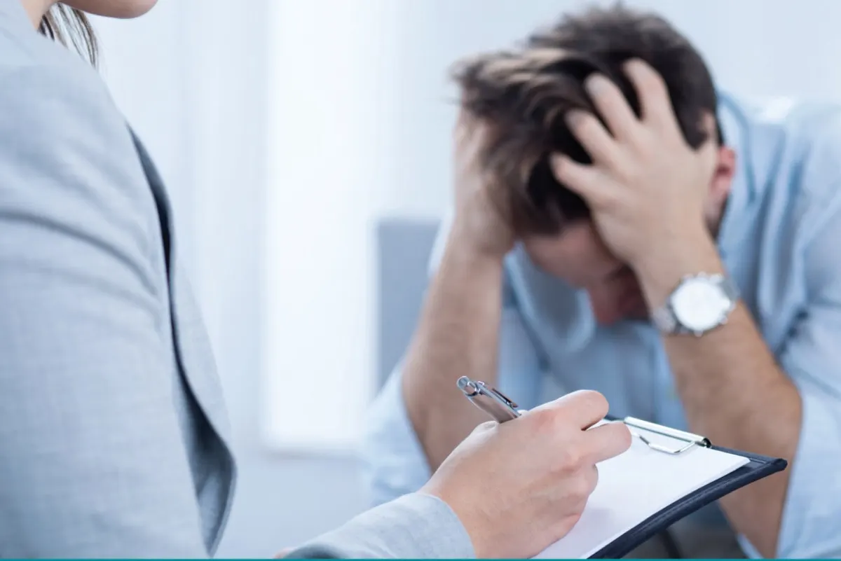 ”متى تحتاج إلى زيارة طبيب نفسي؟“.. استشاري يكشف الأعراض