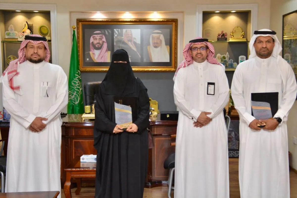 «تعليم القطيف» تكرم آل حريز والحميدي لجهودهما في التوجيه الصحي
