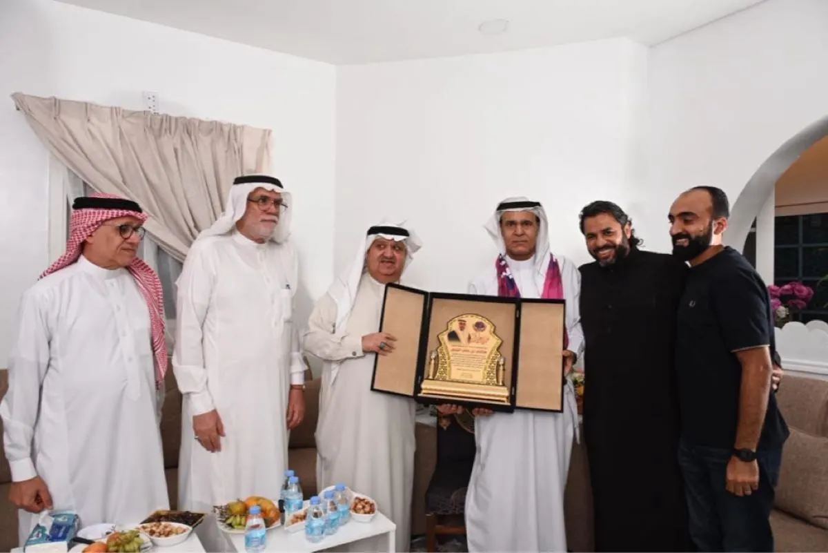 بعد تماثله للشفاء.. آل يتيم يستقبل شخصيات رياضية واجتماعية