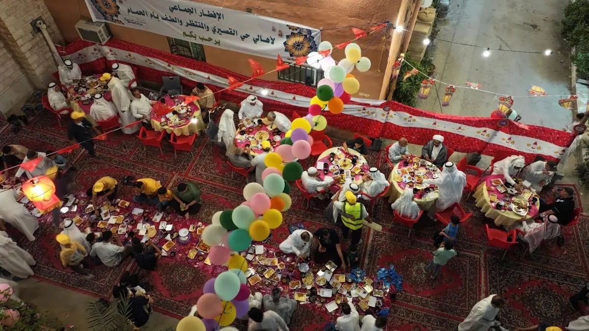 بالصور.. ”فطور جماعي“ يجمع 300 صائم في أم الحمام