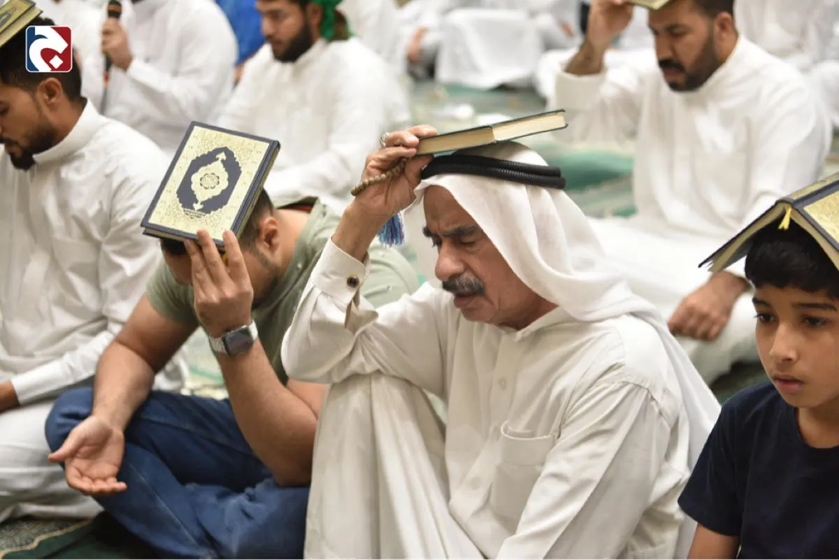 بالصور.. جموع غفيرة تحيي ليلة القدر في القطيف