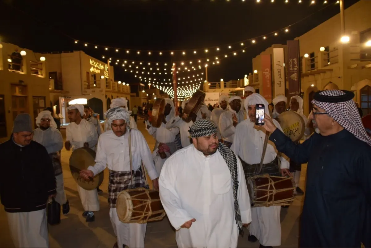 سوق وألعاب شعبية ومسرح تفاعلي في احتفالات عيد الرامس بوسط العوامية