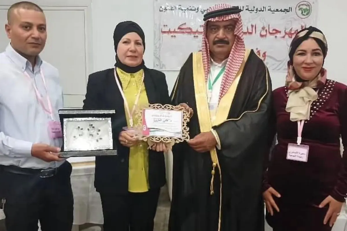 تكريم الشاعر الدرورة في مهرجان ايتيكيت الدولي للفنون والإبداع بتونس