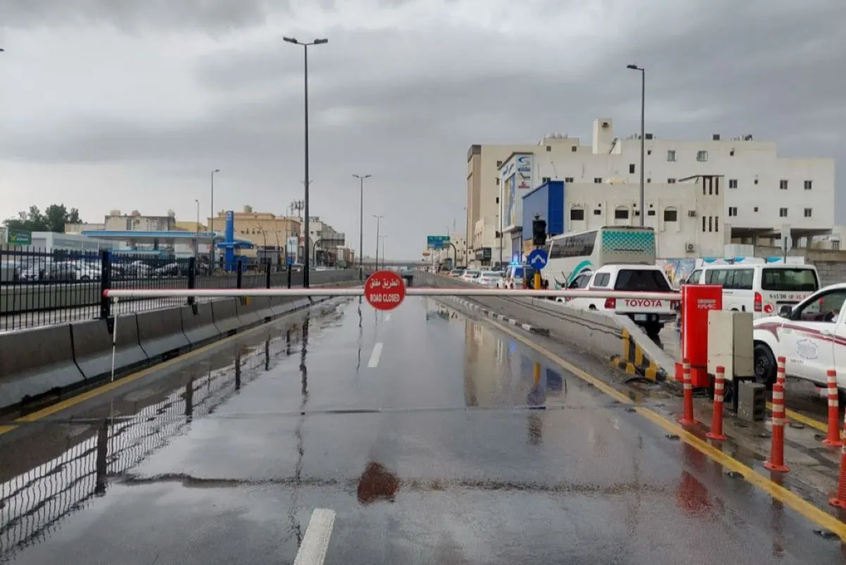 بسبب الحالة المطرية.. إغلاق أنفاق طريق الملك فهد بالدمام احترازيا
