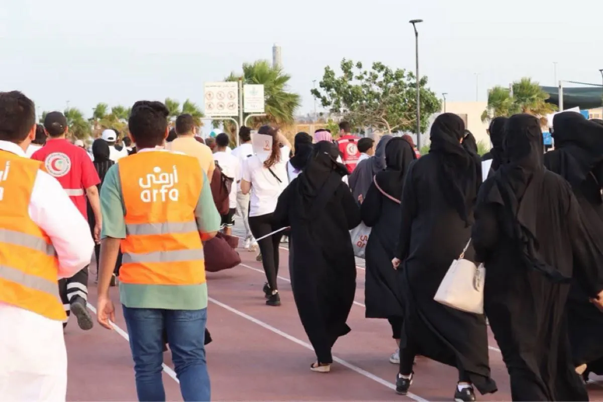 «معًا نتخطى آلامنا».. مسيرة لـ «أرفى» بكورنيش الدمام
