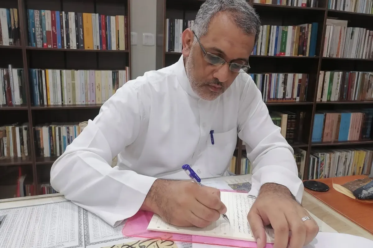 حسين الشيخ: مكتبة أرامكو ودكّان محفوظ.. هناك بدأت الحكاية