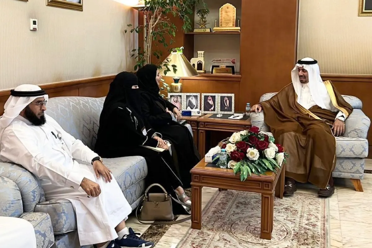 محافظ القطيف يبحث الحلول الذكية لـ «الأحوال المدنية»
