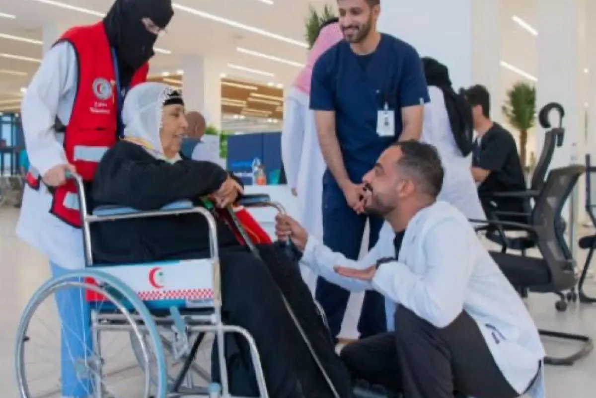 60 متطوعًا ومتطوعة بالهلال الأحمر لخدمة حجاج العراق عبر منفذ جديدة عرعر