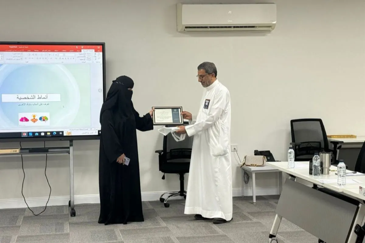 ”سعادة“ تُدرب منسوبيها على ”التعامل الأمثل في بيئة العمل“