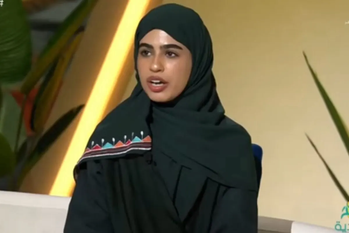 «آل يعقوب» فنانة شابة تترجم التراث الخليجي إلى لوحات فنية مبتكرة