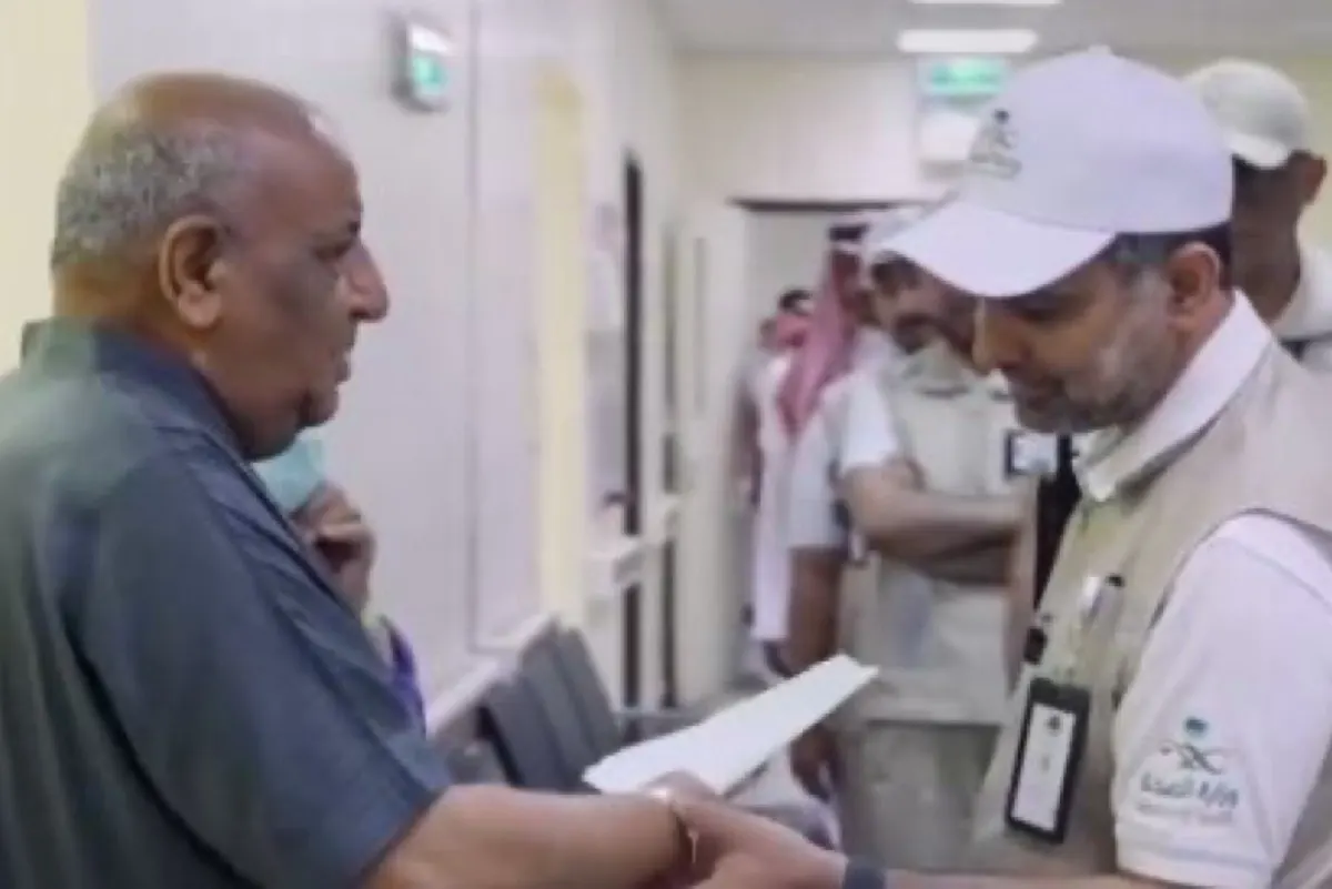 ”ربي مرسلني لك“.. وزير الصحة السعودي يفاجئ حاجًا عراقيًا بلفتة إنسانية
