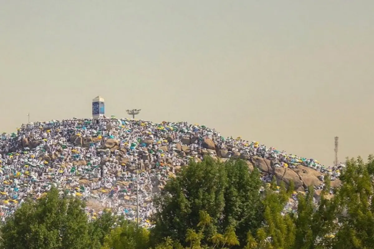 مشهد مهيب على صعيد عرفات.. ”لبيك اللهم لبيك“ توحّد الألسن من مختلف اللغات