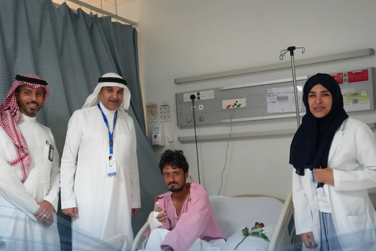 ”عيدية صحية“.. ”الفرج“ يزرع البسمة على وجوه المرضى في القطيف