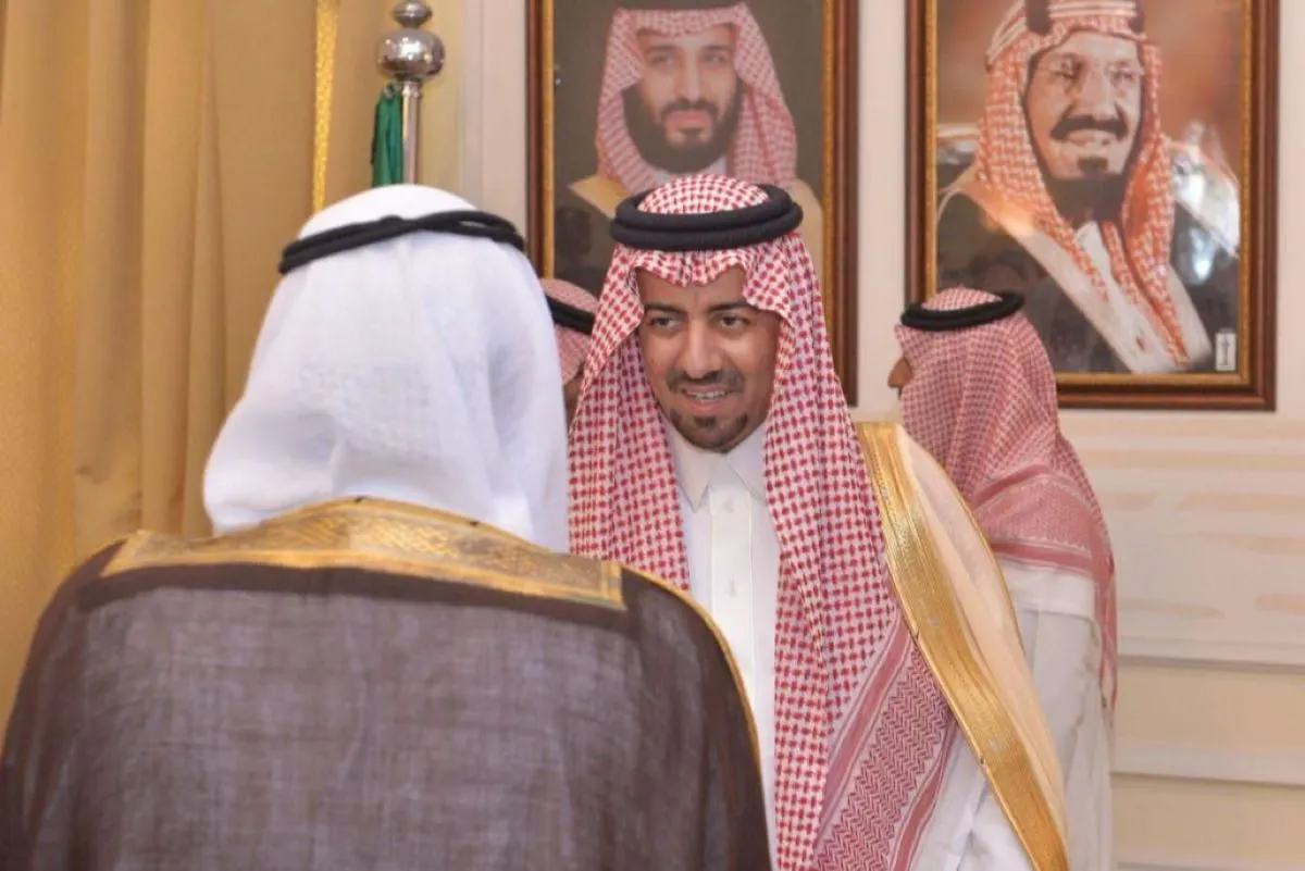 محافظ القطيف يلتقي جموع المهنئين بـ «الأضحى»