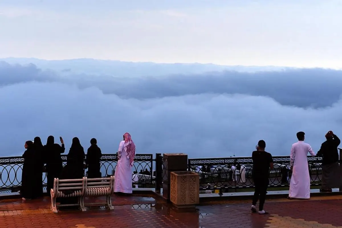 من الأحساء إلى أبها.. رحلة سياحية تنتهي بوفاة أم وحفيدتها في حادث مروع