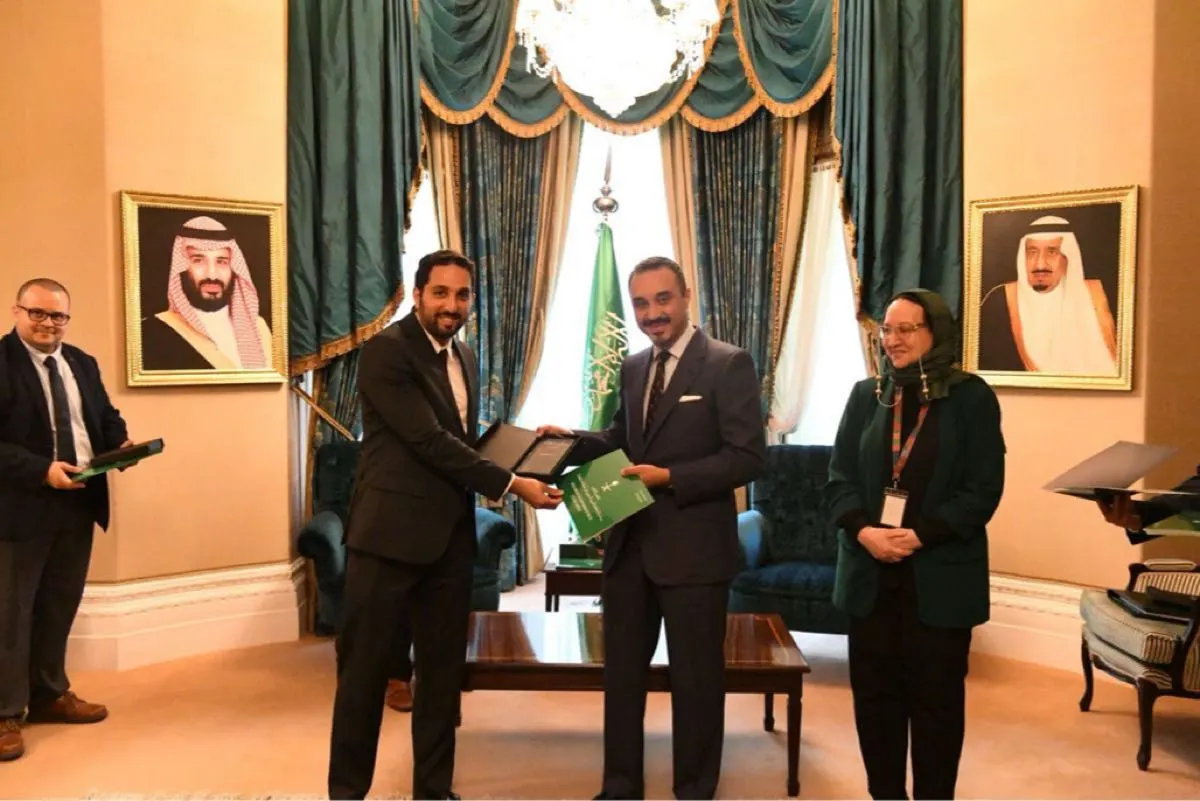 قدوة للمبتعثين.. تكريم الطالب «العوامي» لجهوده في الإبداع والابتكار ببريطانيا