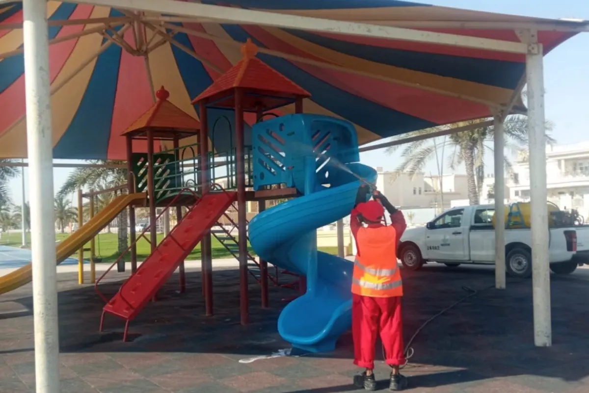 تقنيات صديقة للبيئة لمكافحة الآفات بالقطيف