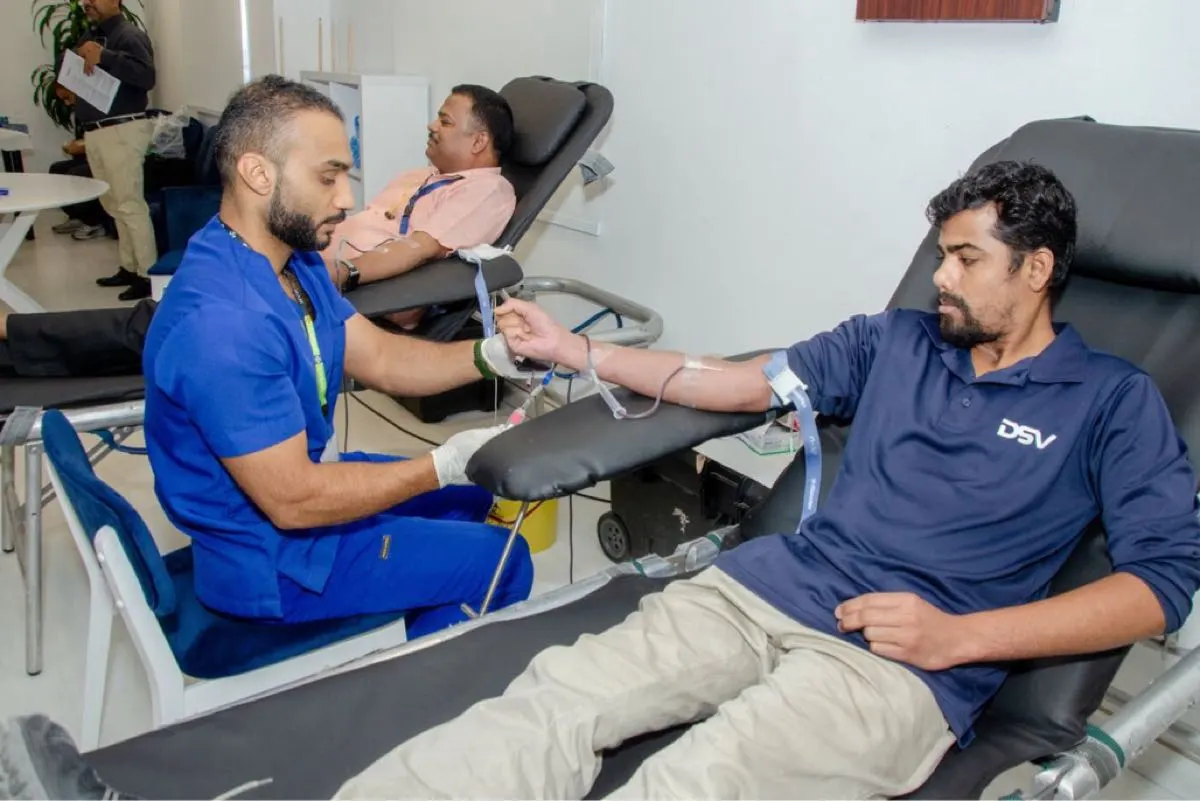 الدم يجمعهم.. 300 متبرع في حملات الشرقية