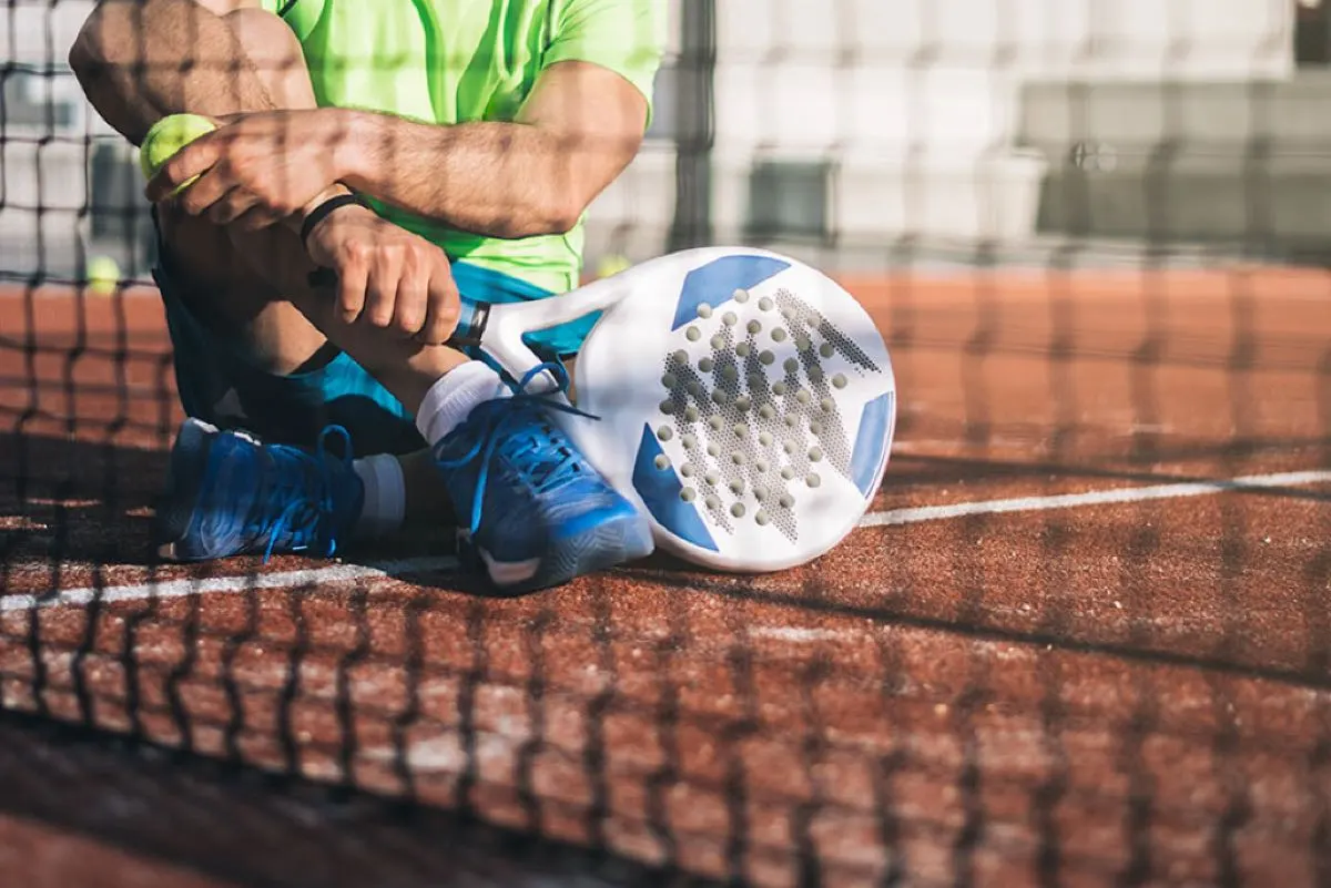 استشاري يحذر: الإفراط في رياضة المضرب يؤدي لإصابات المعصم