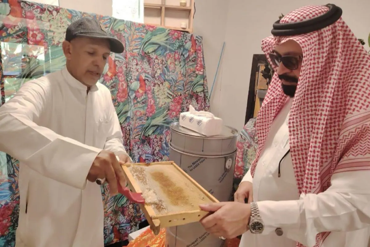 20 طنا.. إنتاجا متوقعا لمبادرة «عسل المانجروف» الرابعة بالقطيف